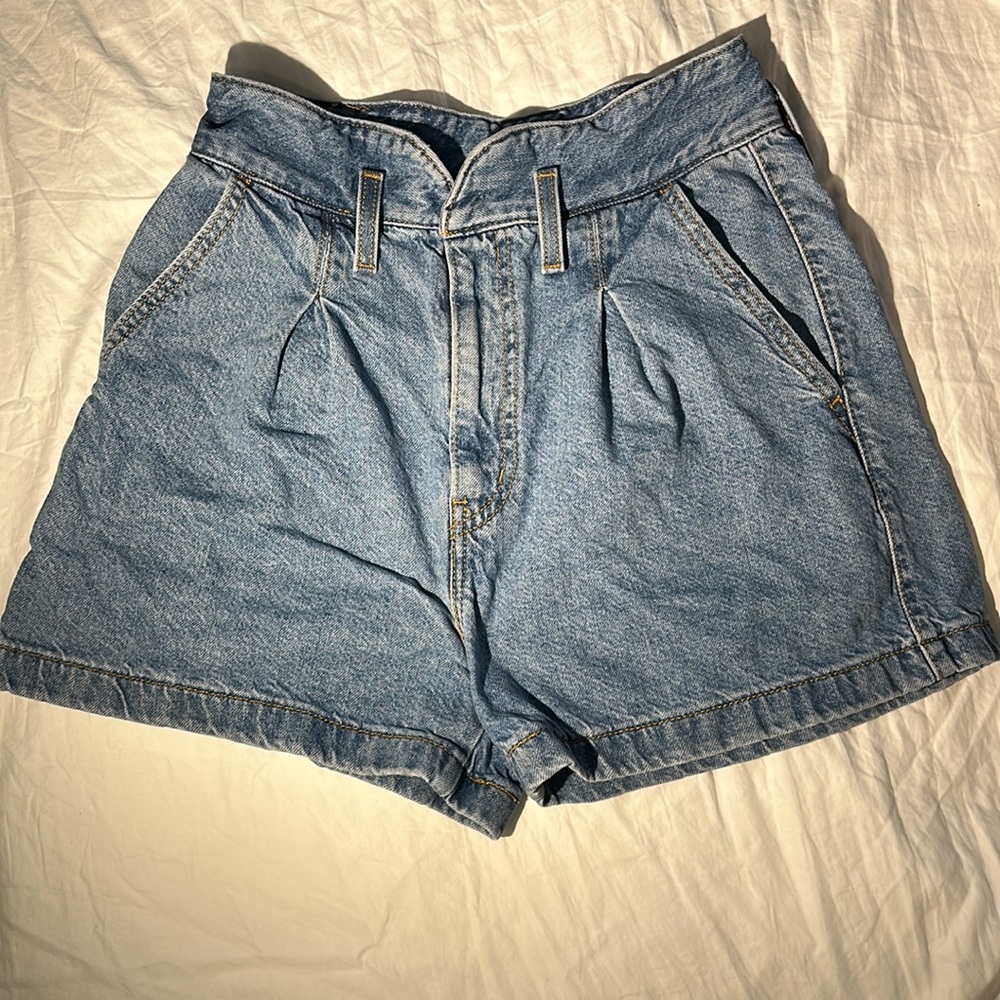 Levi’s High-Waisted Shorts Size 27